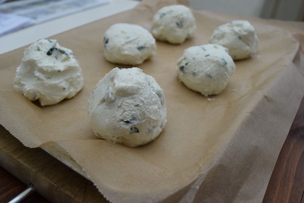 Goats-cheese-basil-pistachio-balls-recipe-lucyloves-foodblog