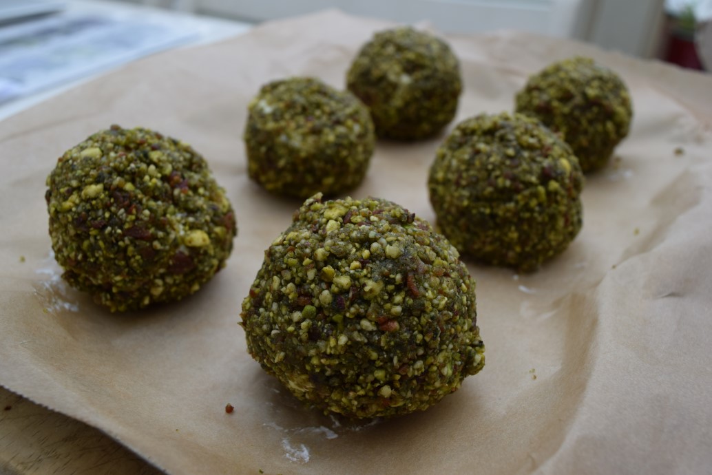 Goats-cheese-basil-pistachio-balls-recipe-lucyloves-foodblog