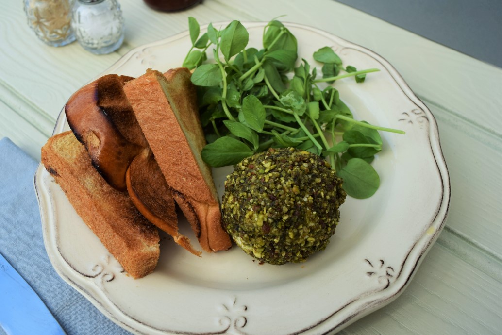 Goats-cheese-basil-pistachio-balls-recipe-lucyloves-foodblog