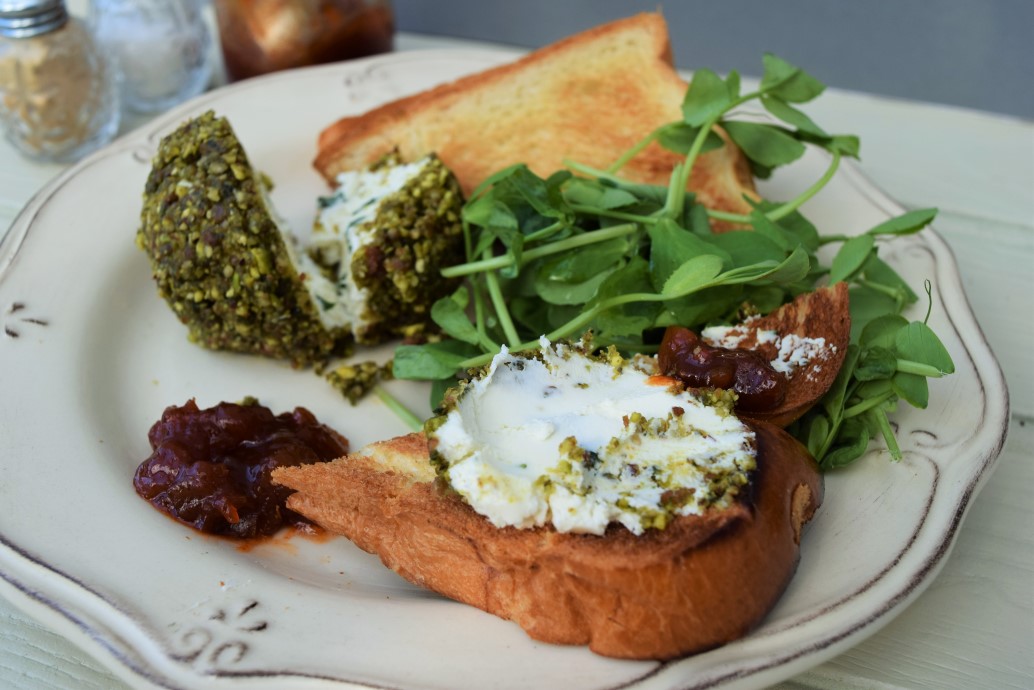 Goats-cheese-basil-pistachio-balls-recipe-lucyloves-foodblog