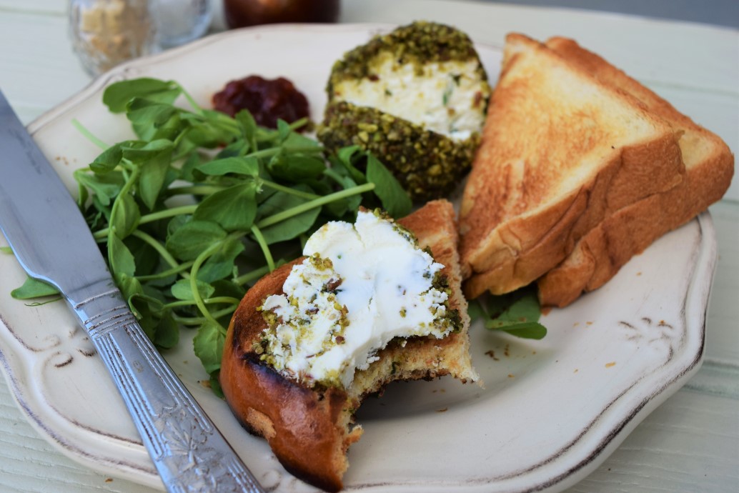 Goats-cheese-basil-pistachio-balls-recipe-lucyloves-foodblog