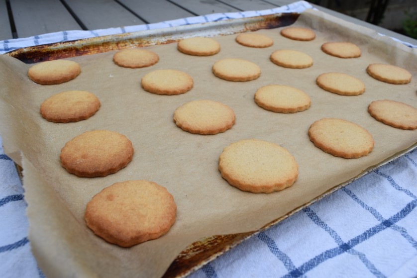 Golden-oreo-biscuits-recipe-lucyloves-foodblog