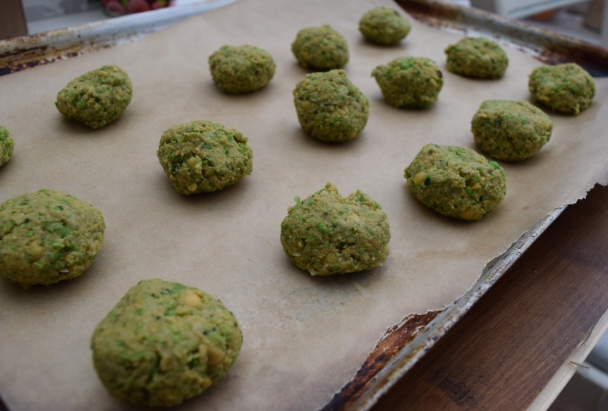 Pea-chickpea-falafel-recipe-lucyloves-foodblog