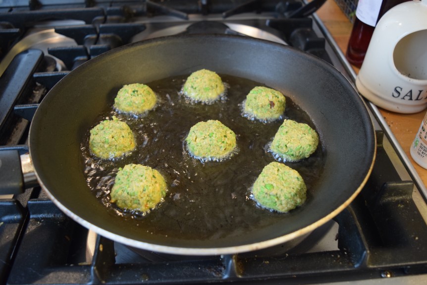 Pea-chickpea-falafel-recipe-lucyloves-foodblog