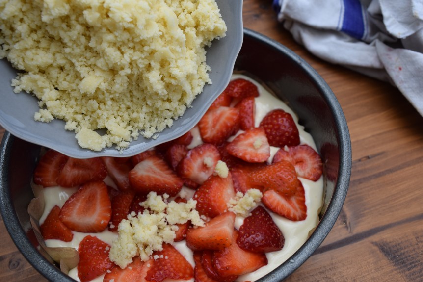 Fresh-Strawberry-cake-recipe-lucyloves-foodblog