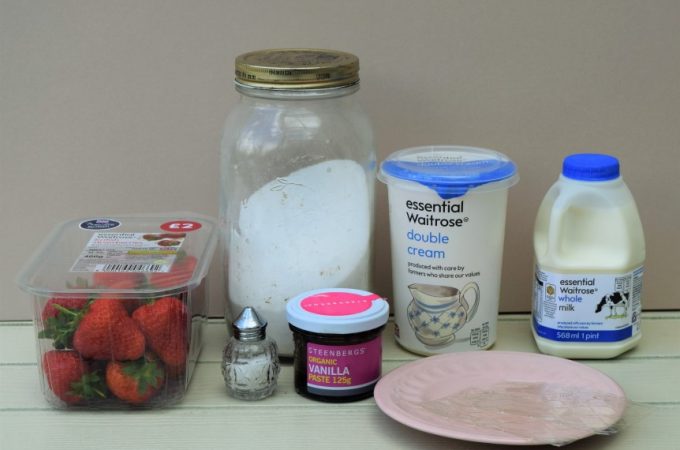 Strawberry-panna-cotta-recipe-lucyloves-foodblog
