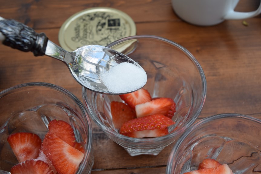 Strawberry-panna-cotta-recipe-lucyloves-foodblog