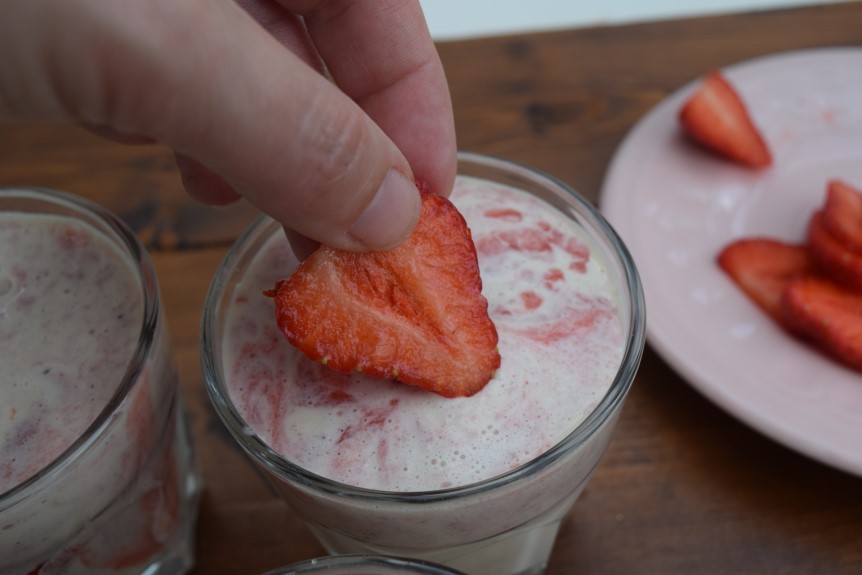 Strawberry-panna-cotta-recipe-lucyloves-foodblog
