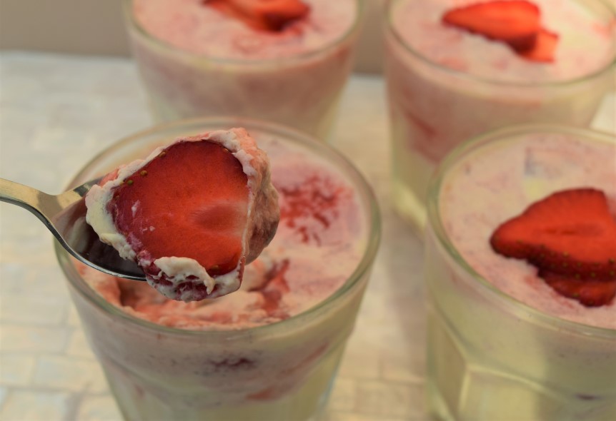 Strawberry-panna-cotta-recipe-lucyloves-foodblog