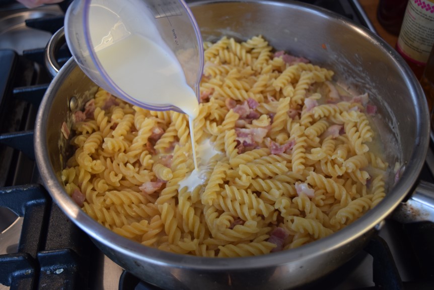 One-pot-garlic-parmesan-pasta-recipe-lucyloves-foodblog