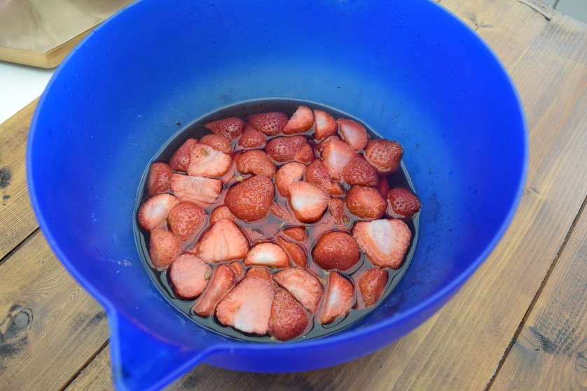 Strawberry-Rosé-slushy-cocktail-recipe-lucyloves-foodblog