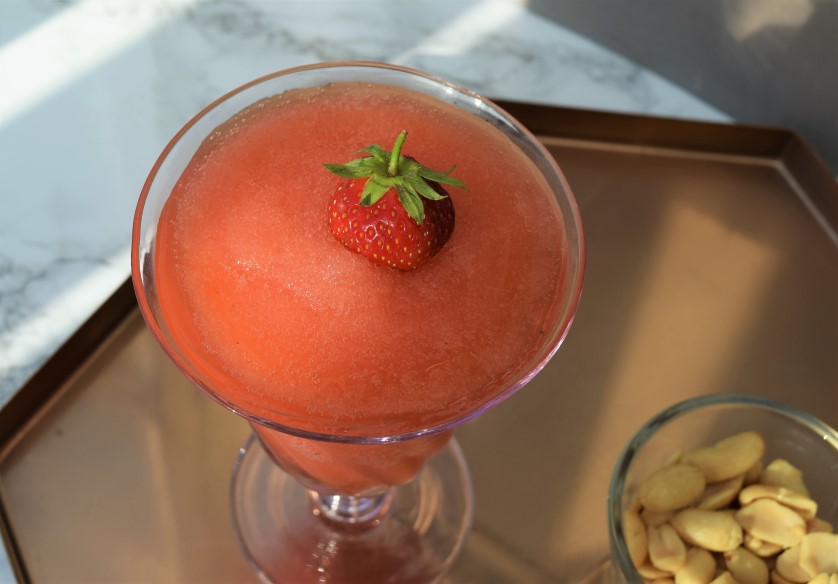 Strawberry -Rosé-Slushy-Cocktail-recipe-lucyloves-foodblog