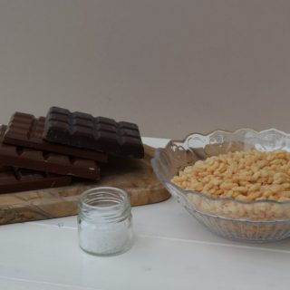 Sea-salt-chocolate-krispie-slab-lucyloves-foodblog
