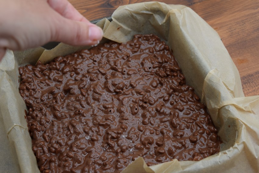 Sea-salt-chocolate-krispie-bar-recipe-lucyloves-foodblog