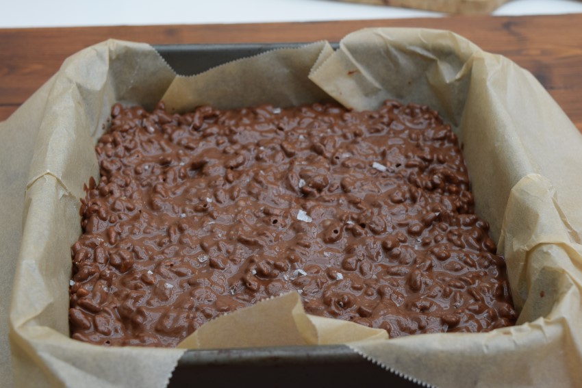 Sea-salt-krispie-chocolate-slab-recipe-lucyloves-foodblog