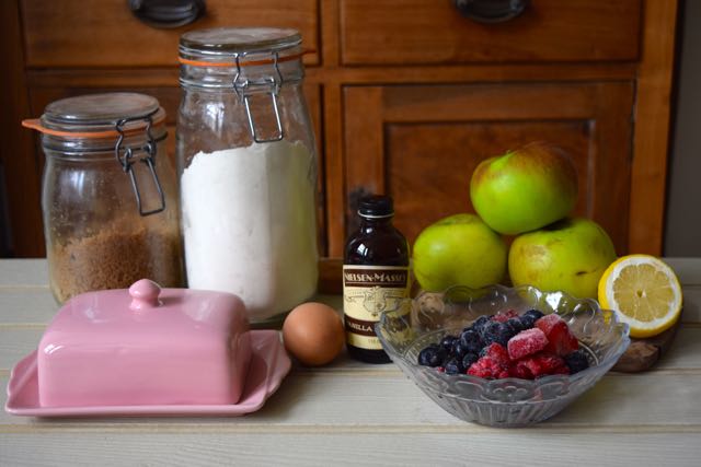 Easy-Apple-Berrry-cobbler-recipe-lucyloves-foodblog