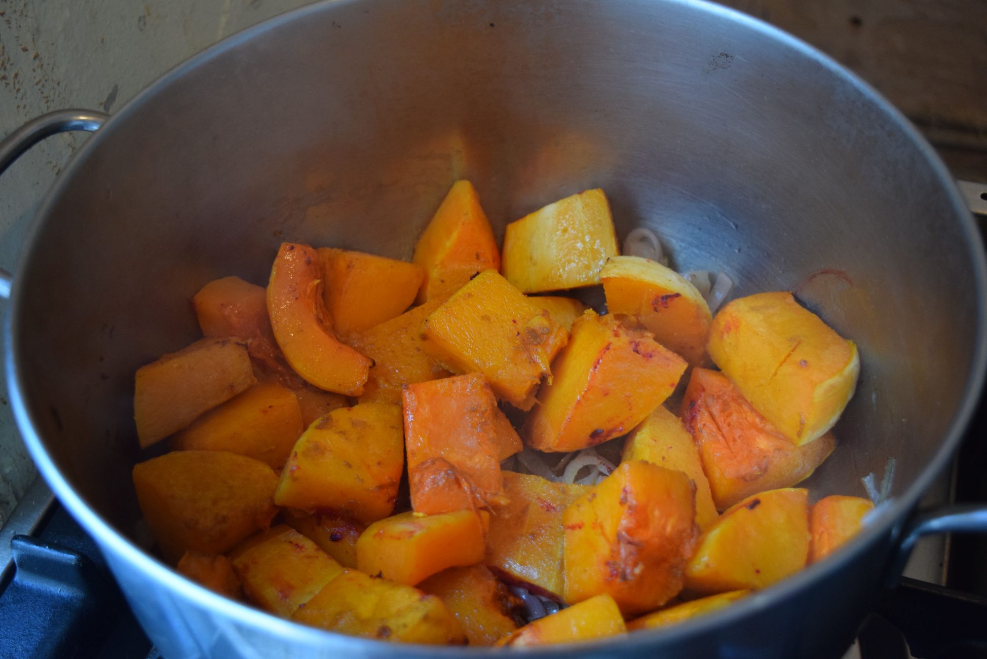 Beetroot-butternut-soup-recipe-lucyloves-foodblog