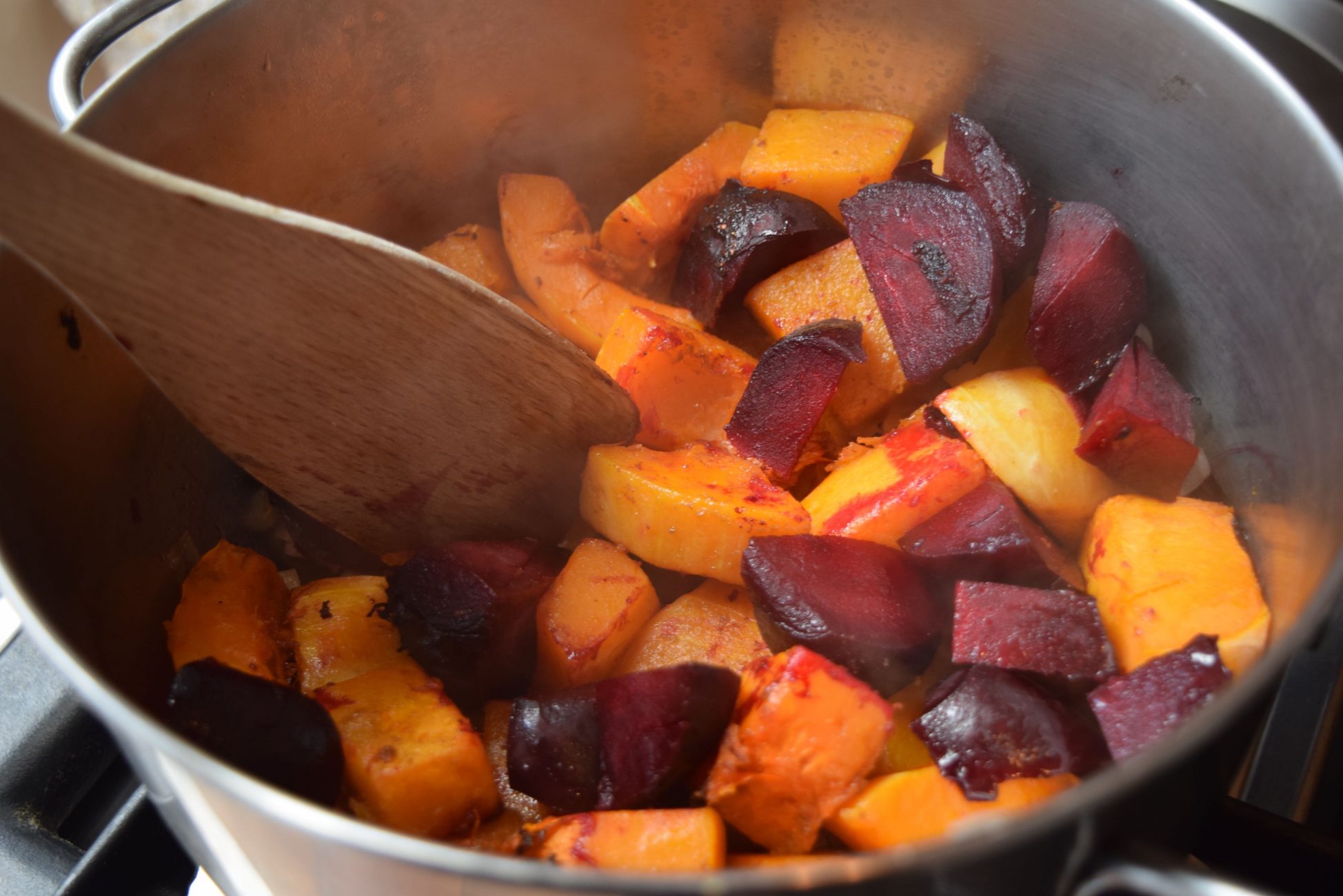 Beetroot-butternut-soup-recipe-lucyloves-foodblog