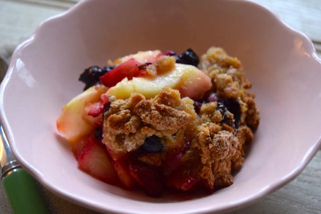 Easy-apple-berry-cobbler-recipe-lucyloves-foodblog