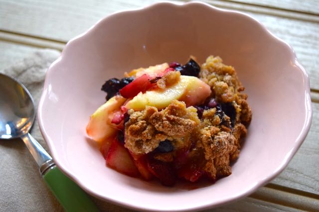 Easy-apple-berry-cobbler-recipe-lucyloves-foodblog