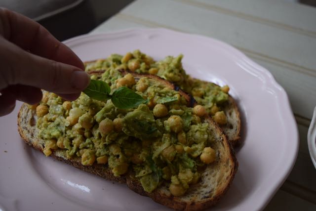 Avocado-chickpea-toasts-recipe-lucyloves-foodblog