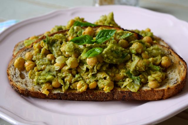 Avocado-basil-chickpea-toasts-recipe-lucyloves-foodblog