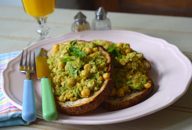 Avocado-chickpea-basil-toasts-recipe-lucyloves-foodblog