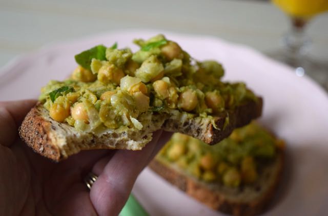 Avocado-chickpeas-basil-toasts-recipe-lucyloves-foodblog