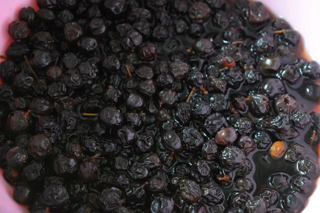 Homemade-sloe-gin-recipe-lucyloves-foodblog