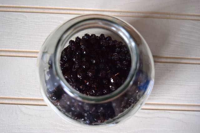 Homemade-sloe-gin-recipe-lucyloves-foodblog