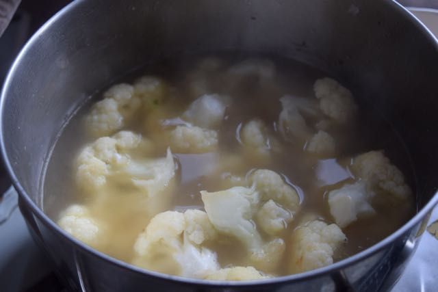 Cauliflower-cheese-soup-recipe-lucyloves-foodblog