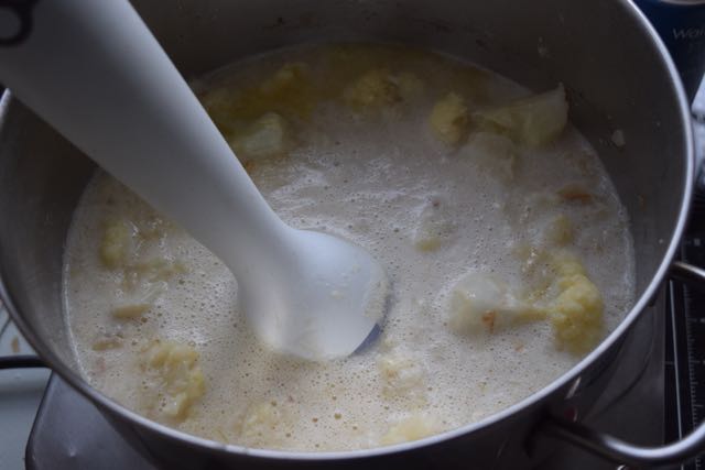 Cauliflower-cheese-soup-recipe-lucyloves-foodblog