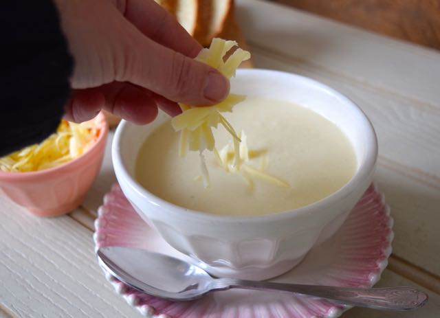 Cauliflower-cheese-soup-recipe-lucyloves-foodblog