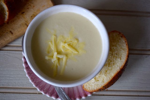 Cauliflower-cheese-soup-recipe-lucyloves-foodblog