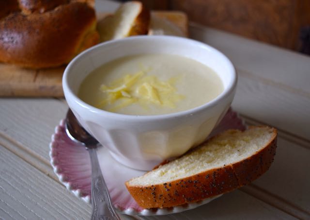Cauliflower-cheese-soup-recipe-lucyloves-foodblog