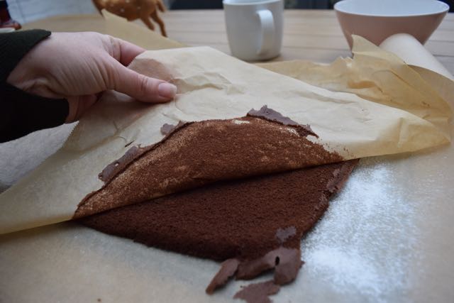 Chocolate-yule-log-recipe-lucyloves-foodblog