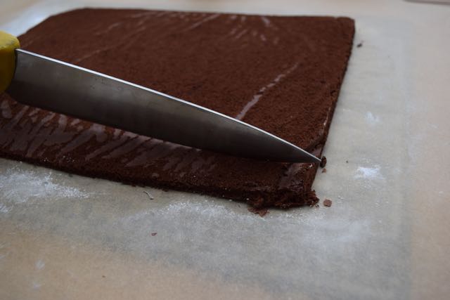 Chocolate-yule-log-recipe-lucyloves-foodblog