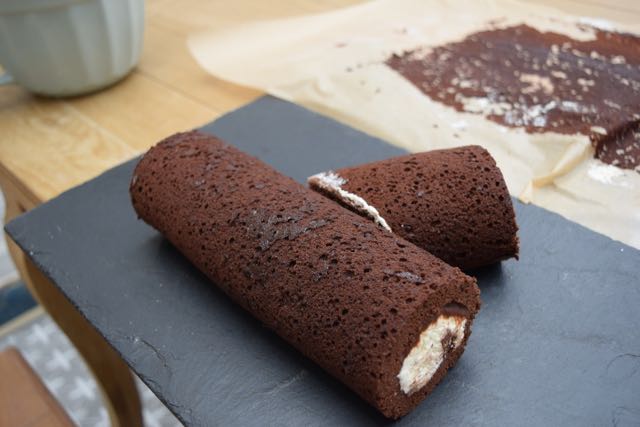 Chocolate-yule-log-recipe-lucyloves-foodblog