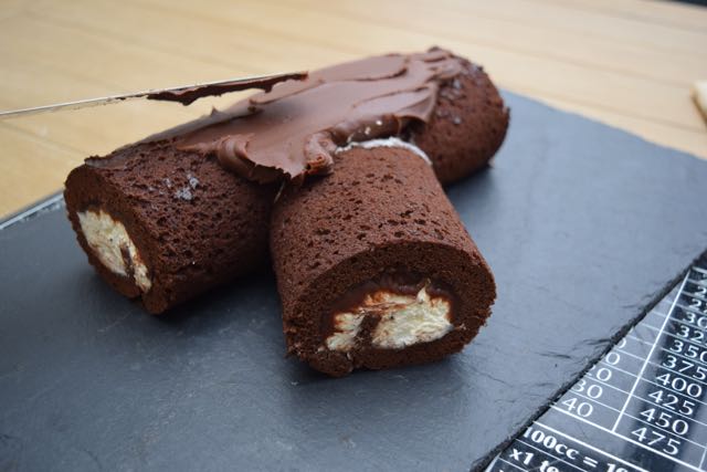 Chocolate-yule-log-recipe-lucyloves-foodblog