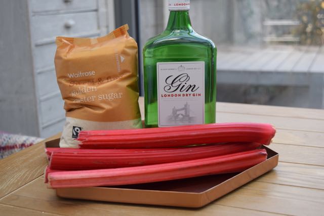 Rhubarb-gin-recipe-lucyloves-foodblog