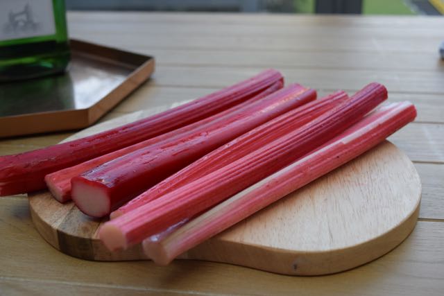 Rhubarb-gin-recipe-lucyloves-foodblog