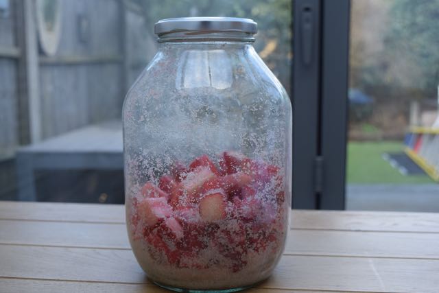 Rhubarb-gin-recipe-lucyloves-foodblog