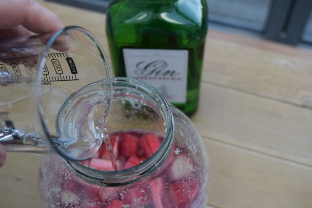 Rhubarb-gin-recipe-lucyloves-foodblog