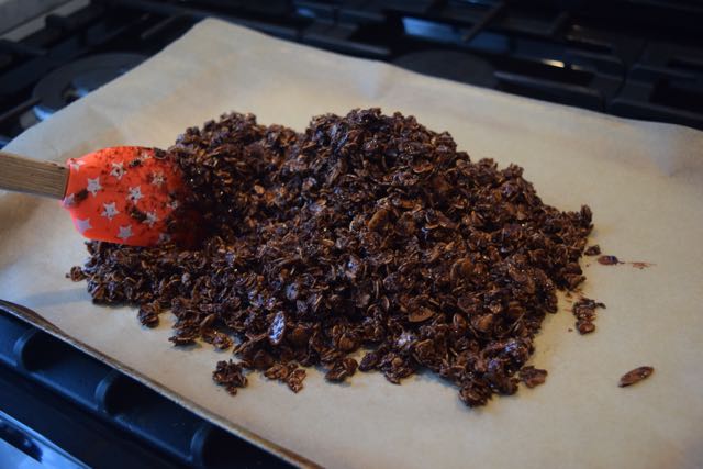 Chocolate-granola-recipe-lucyloves-foodblog