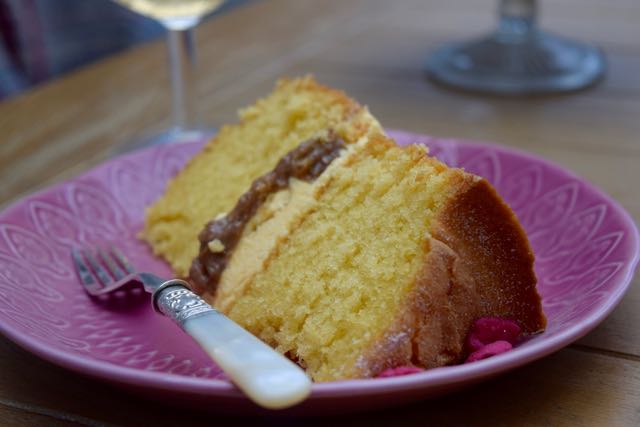 Rhubarb-custard-cake-recipe-lucyloves-foodblog