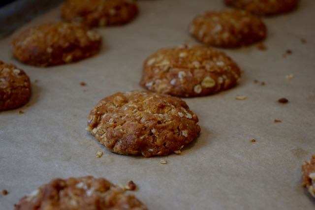 Anzac-biscuits-recipe-lucyloves-foodblog