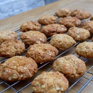 Anzac-Biscuits-recipe-lucyloves-foodblog