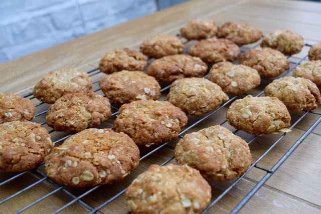 Anzac-Biscuits-recipe-lucyloves-foodblog