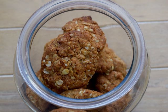 Anzac-biscuits-recipe-lucyloves-foodblog