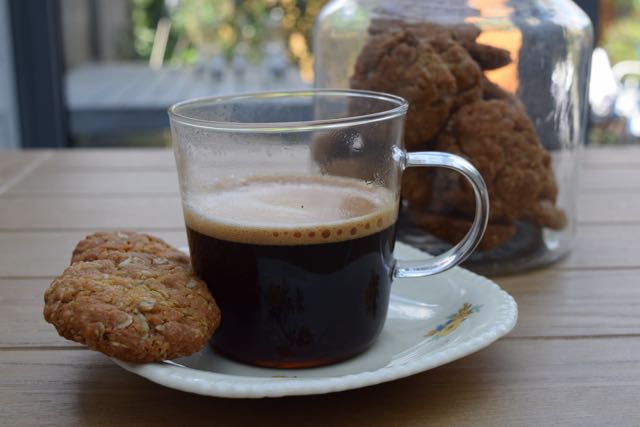 Anzac-biscuits-recipe-lucyloves-foodblog